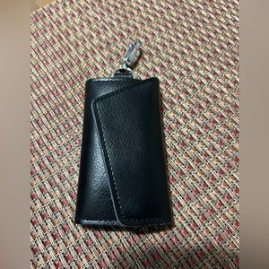 HESHE key holder NWOT. Holds 6 keys and has hook for pants or purse.